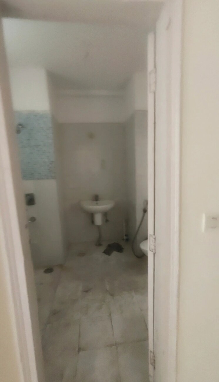 Bathroom, sam-residency 4 Bedroom 2200 Sq.Ft. Apartment In Sain Vihar Ghaziabad 8822776