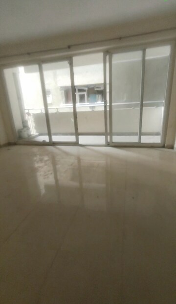 Room in 4 BHK Apartment at Sam Residency, Sain Vihar – for Rent