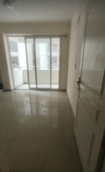 Room in 4 BHK Apartment at Sam Residency, Sain Vihar – for Rent