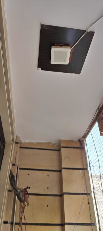 Furnished Amenities in 2.5 BHK Builder Floor at Dwarka Mor – for Rent