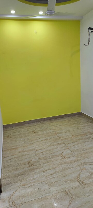 Room in 2.5 BHK Builder Floor at Dwarka Mor – for Rent