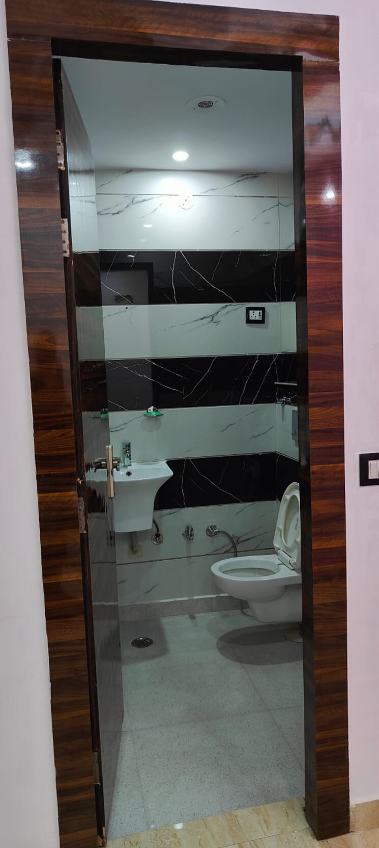 Bathroom, dwarka mor 2.5 Bedroom 850 Sq.Ft. Builder Floor In Dwarka Mor Delhi 8822802