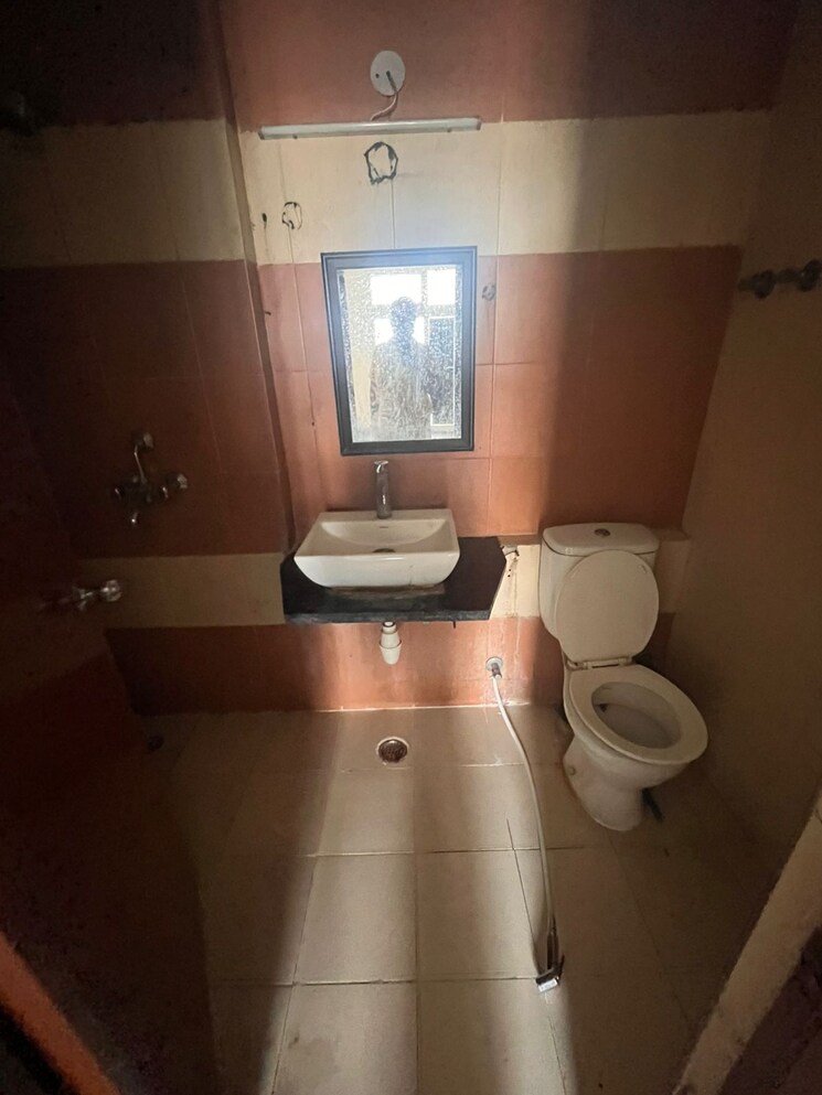 Bathroom, mahagun-mywoods 3 Bedroom 1240 Sq.Ft. Apartment In Sector 16c Greater Noida Greater Noida 8822877