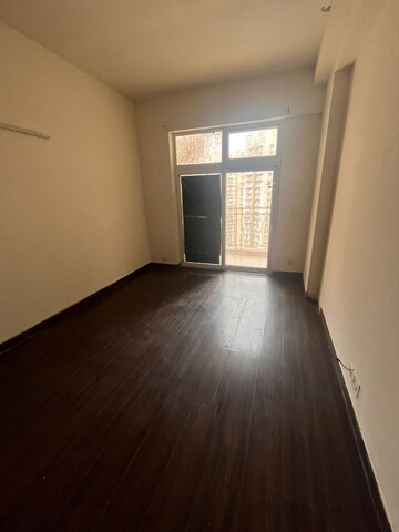 Room in 3 BHK Apartment at Mahagun Mywoods, Sector 16c Greater Noida – for Rent