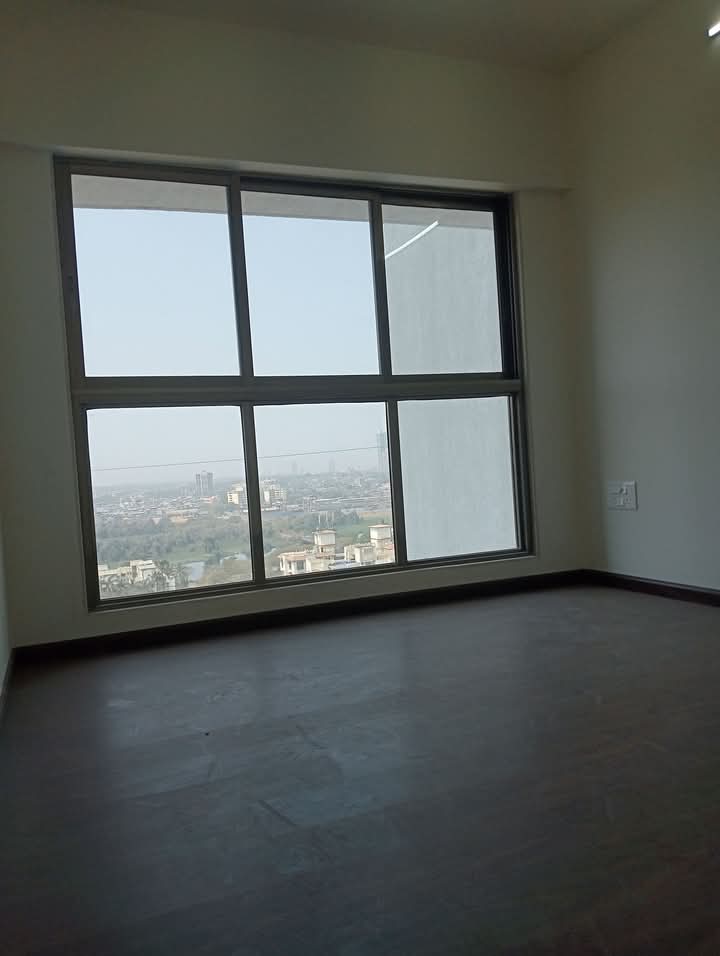2 BHK + Extra Room Apartment For Rent in Sheth Irene
