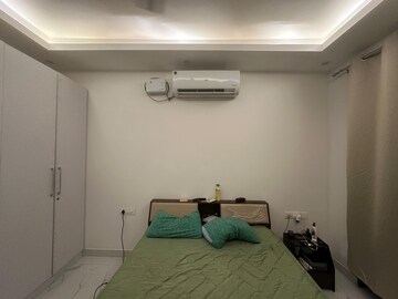 Master Bedroom in 3 BHK Builder Floor at Suncity Township Gurgaon, Sector 54 – for Rent