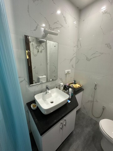 Master Bedroom in 3 BHK Builder Floor at Suncity Township Gurgaon, Sector 54 – for Rent
