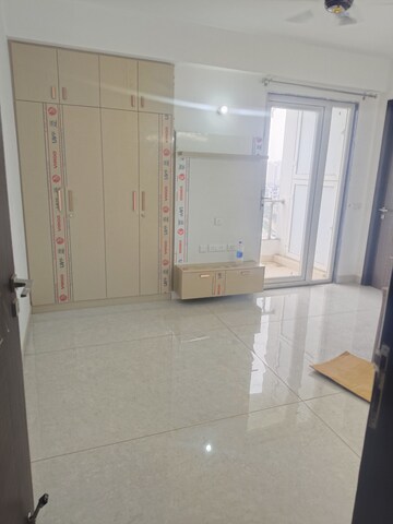 Room in 5 BHK Apartment at Sector 52 – for Rent