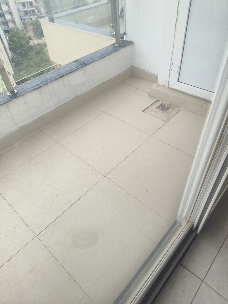 Balcony, sector 52 5 Bedroom 3300 Sq.Ft. Apartment In Sector 52 Gurgaon 8822958