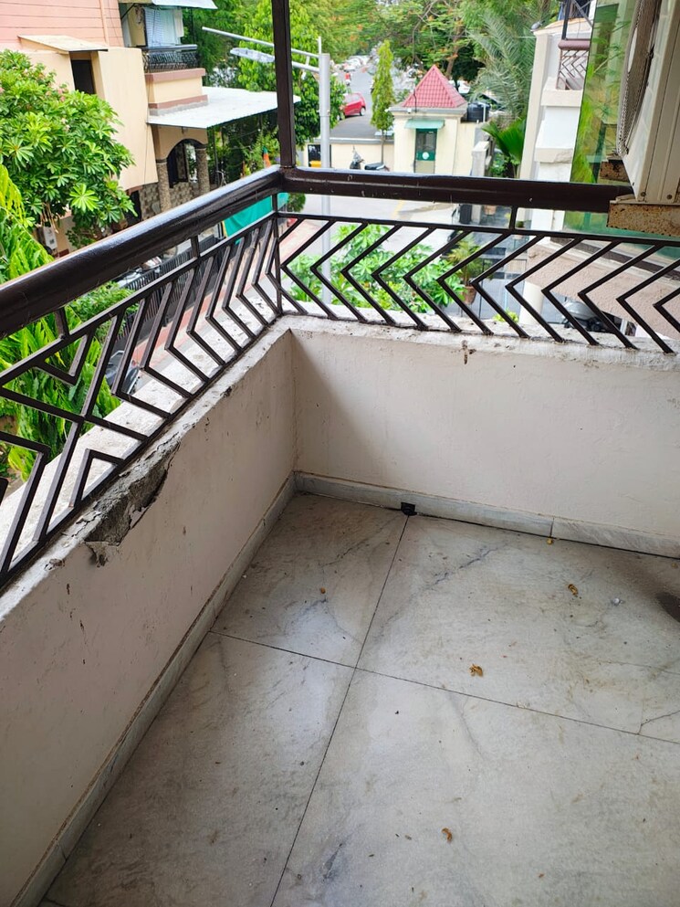 Balcony, prahlad nagar 4 Bedroom 160 Sq.Yd. Villa In Prahlad Nagar Ahmedabad 8822973