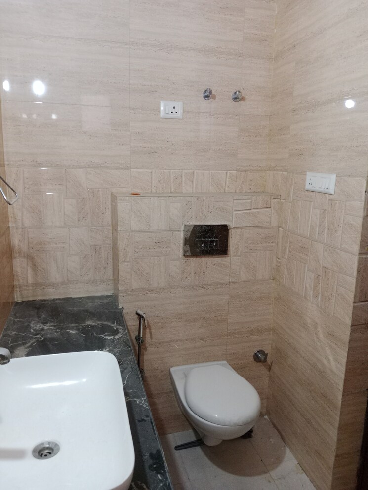 Bathroom, ashoka enclave 4 Bedroom 2100 Sq.Ft. Builder Floor In Ashoka Enclave Faridabad 8822978
