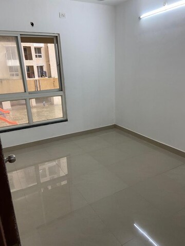 Room in 2 BHK Apartment at DB Orchid Ozone, Dahisar East – for Rent