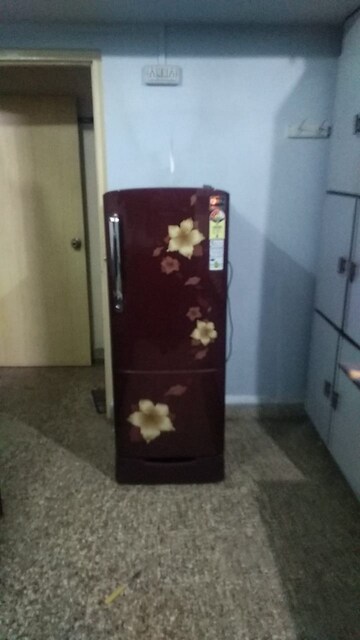 Furnished Amenities in 2 BHK Apartment at Kopri – for Rent
