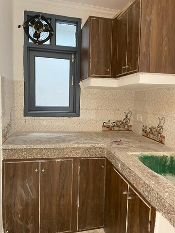 Room in 2 BHK Builder Floor at Saket – for Rent
