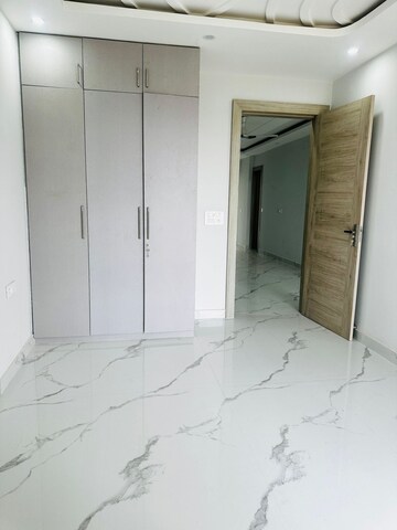 Building Lobby in 4 BHK Apartment at Park Avenue, Mussoorie Road – for Rent