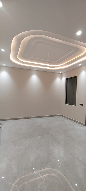 Room in 4 BHK Builder Floor at Sector 84 – for Sale
