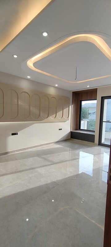 Building Lobby in 4 BHK Builder Floor at Sector 84 – for Sale