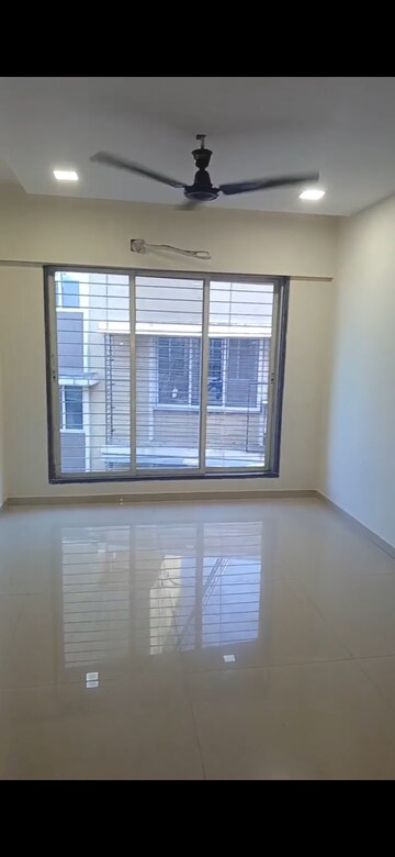 Room in 4 BHK Apartment at Andheri West – for Sale