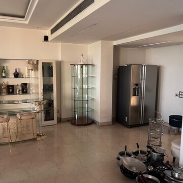 Living Room in 4 BHK Apartment at DLF The Magnolias, Golf Course Road – for Rent