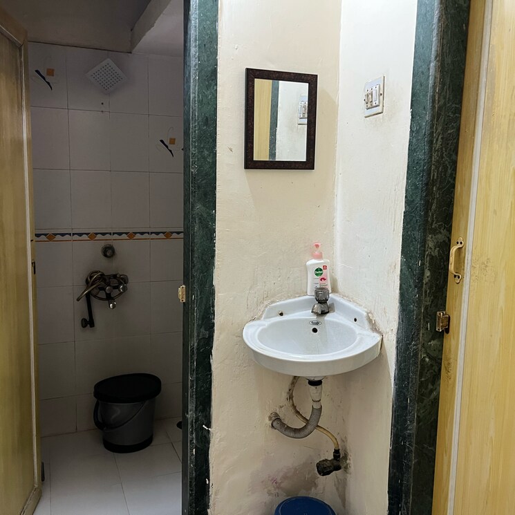 Bathroom, shiv-swastik-chs-sanpada 1 Bedroom 400 Sq.Ft. Apartment In Sanpada Sector 1 Navi Mumbai 8823217