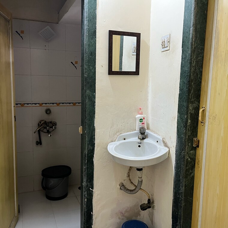 Bathroom, shiv-swastik-chs-sanpada 1 Bedroom 400 Sq.Ft. Apartment In Sanpada Sector 1 Navi Mumbai 8823217