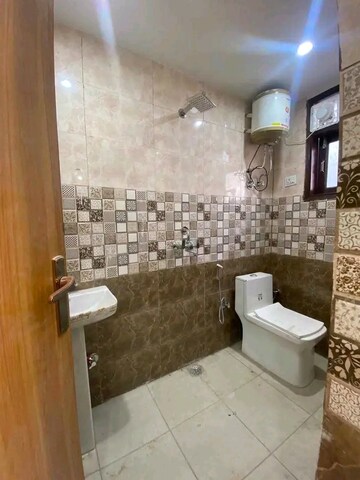 Bathroom in 1 BHK Builder Floor at Saket – for Rent