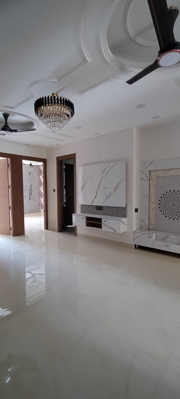 Room in 3 BHK Builder Floor at Puri Kohinoor, Sector 89 – for Sale