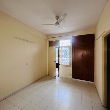 Room in 3 BHK Apartment at Empire Floors, Sector 57 – for Rent
