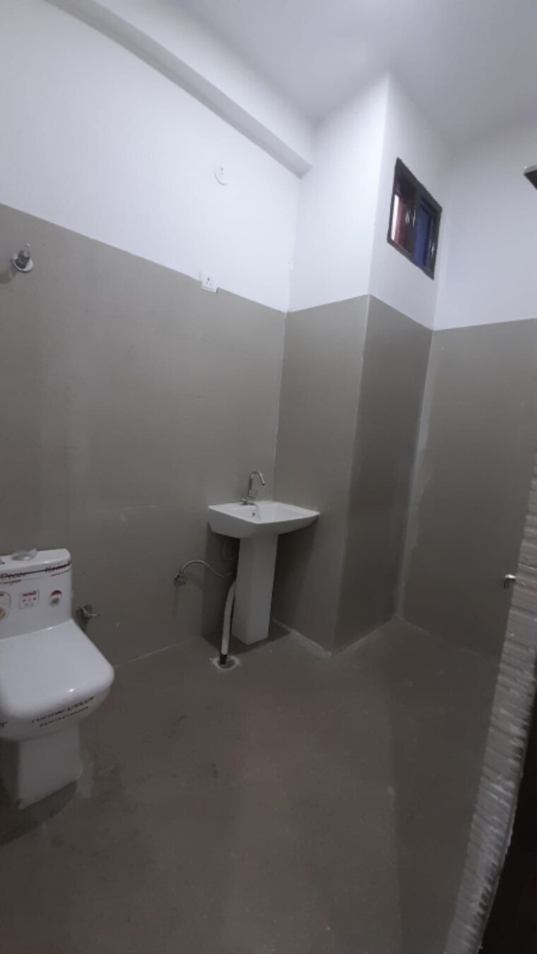 Bathroom, spring-meadows 3 Bedroom 1600 Sq.Ft. Apartment In Tech Zone 4 Greater Noida Greater Noida 8823256