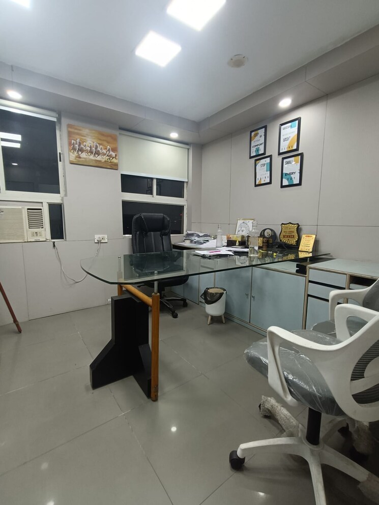 Team Area, park street Commercial Office Space 900 Sq.Ft. In Park Street Kolkata 8823258