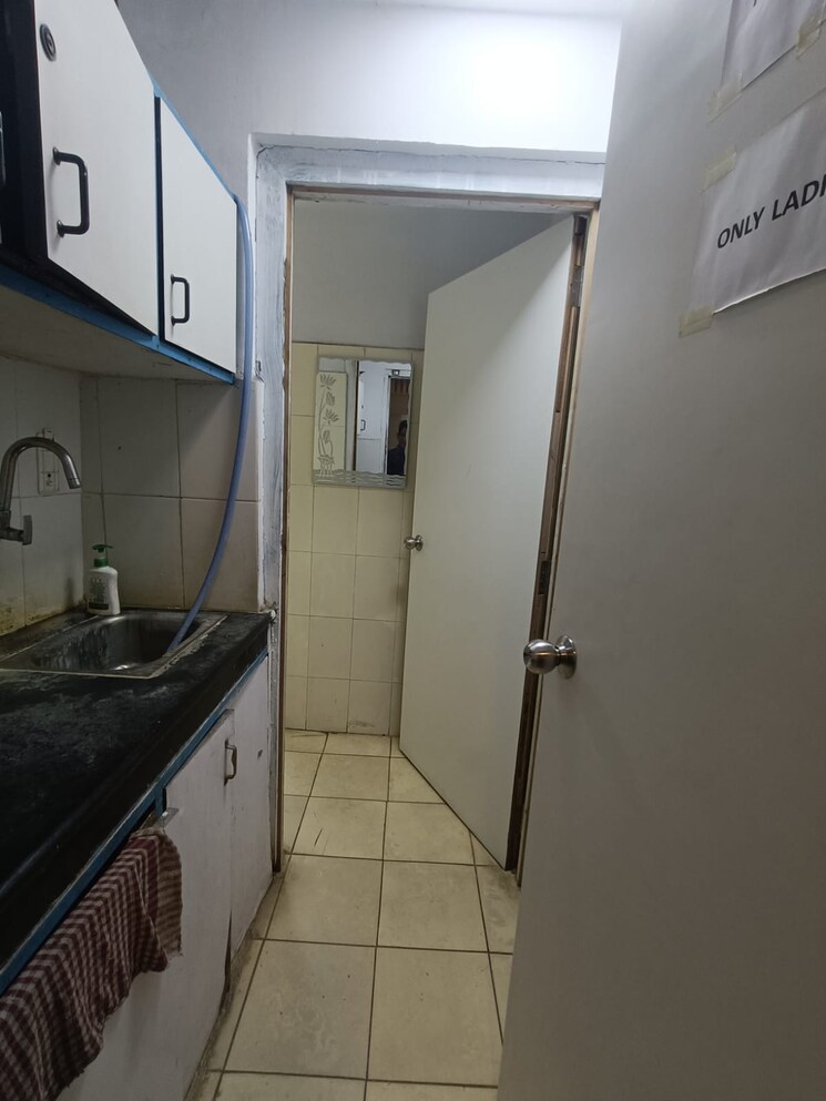 Kitchen, park street Commercial Office Space 900 Sq.Ft. In Park Street Kolkata 8823258