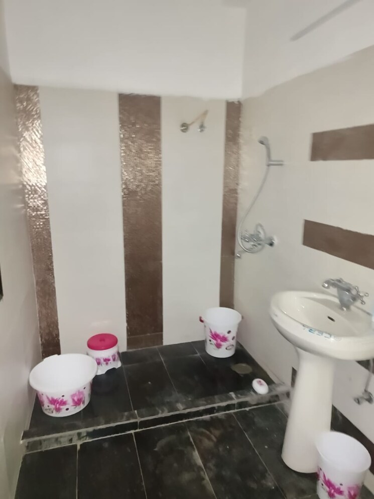 Bathroom, onyxe-paraiso 3 Bedroom 1800 Sq.Ft. Apartment In Patiala Road Zirakpur 8823315
