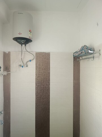Room in 3 BHK Apartment at Onyxe Paraiso, Patiala Road – for Rent