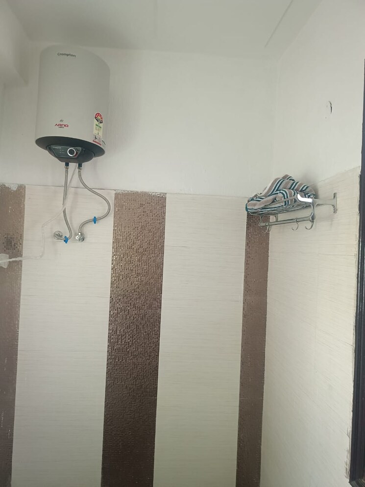 Bathroom, onyxe-paraiso 3 Bedroom 1800 Sq.Ft. Apartment In Patiala Road Zirakpur 8823315