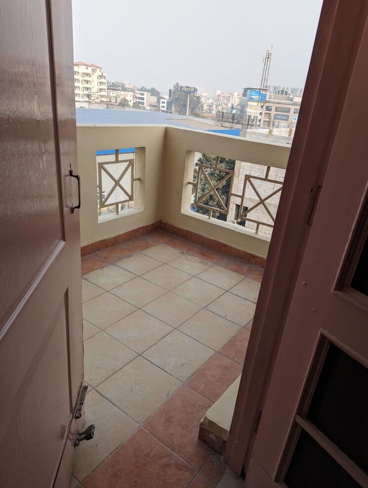 Balcony, onyxe-paraiso 3 Bedroom 1800 Sq.Ft. Apartment In Patiala Road Zirakpur 8823315