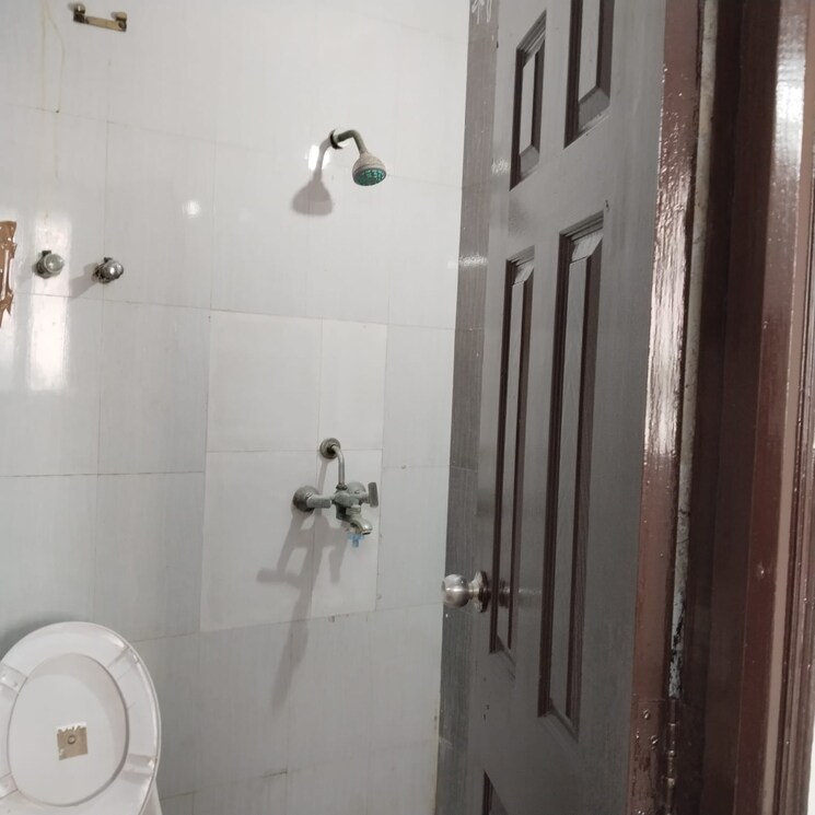 Bathroom, vaishali sector 5 3 Bedroom 1280 Sq.Ft. Builder Floor In Vaishali Sector 5 Ghaziabad 8823287