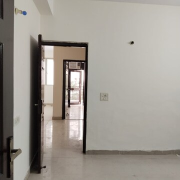 Room in 3 BHK Builder Floor at Vaishali Sector 5 – for Rent