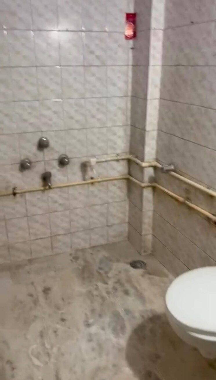 Bathroom, janki-niwas-malad 1 Bedroom 450 Sq.Ft. Apartment In Malad East Mumbai 8823075