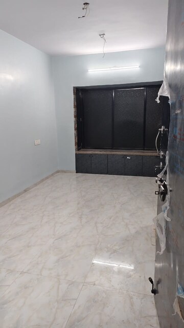 Room in 1 BHK Apartment at Anita Nagar Chs, Kandivali East – for Rent
