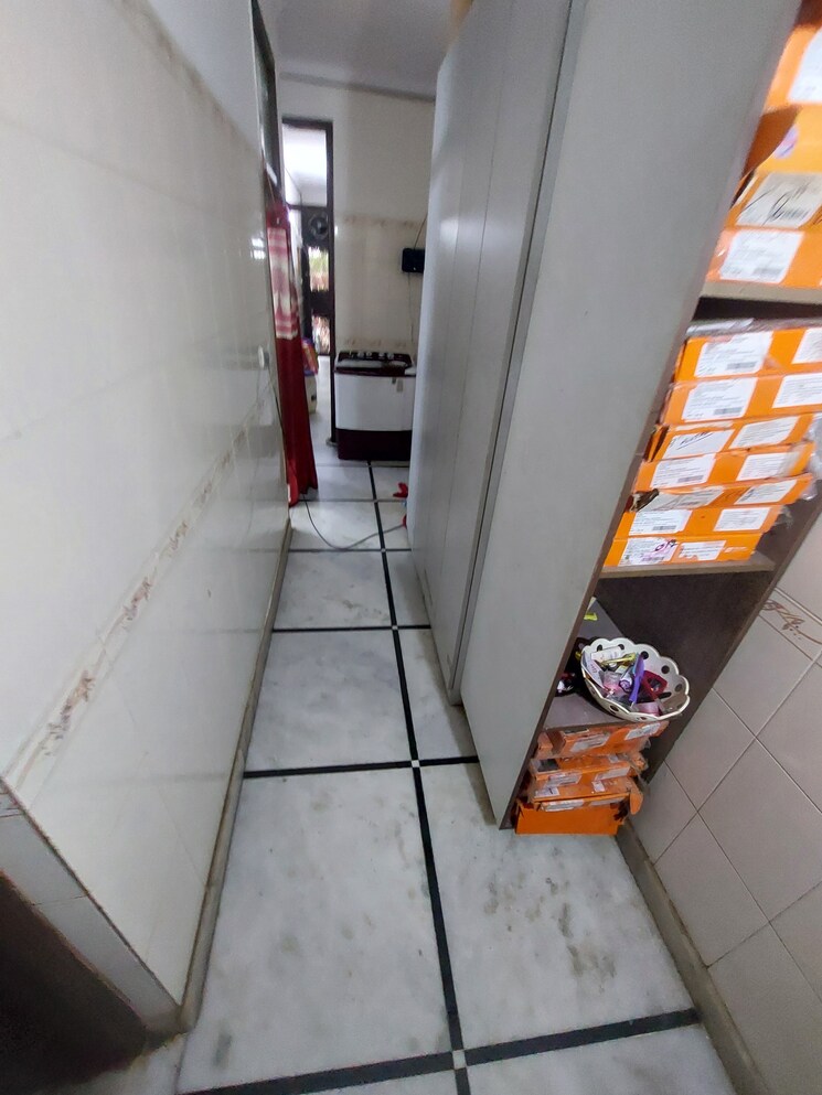 Nearby, rwa-parmanand 2 Bedroom 80 Sq.Yd. Builder Floor In Mukherjee Nagar Delhi 8823361