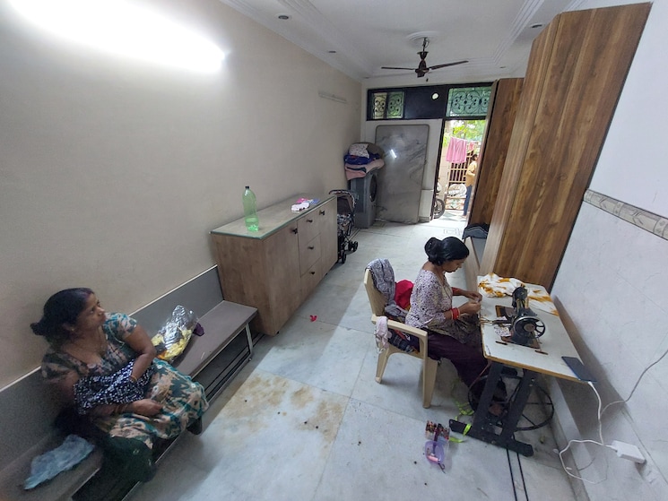 Living Room, rwa-parmanand 2 Bedroom 80 Sq.Yd. Builder Floor In Mukherjee Nagar Delhi 8823361