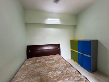 Bedroom in 2 BHK Apartment at Goregaon East – for Rent