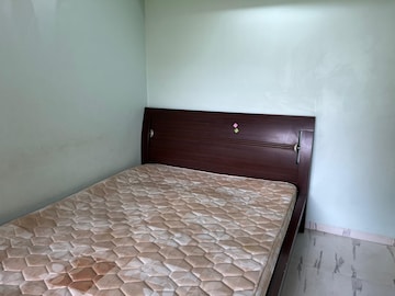 Bedroom in 2 BHK Apartment at Goregaon East – for Rent