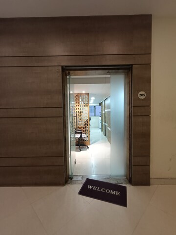 Room in  Office Space at Siddha Weston, Bow Bazaar – for Rent