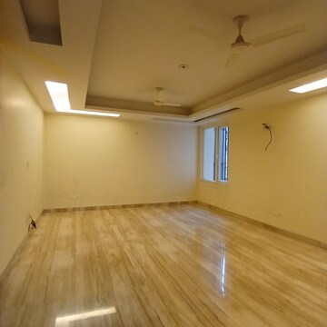 Room in 4 BHK Builder Floor at Vasant Kunj – for Rent