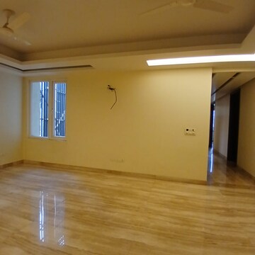 Room in 4 BHK Builder Floor at Vasant Kunj – for Rent