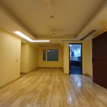 Room in 4 BHK Builder Floor at Vasant Kunj – for Rent