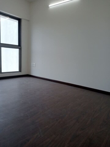Room in 2 BHK Apartment at Veena Smart Homes, Kandivali West – for Rent