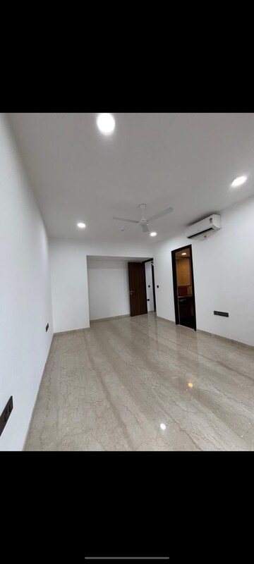 Room in 2 BHK Apartment at Lodha The Park Tower 6, Worli – for Rent