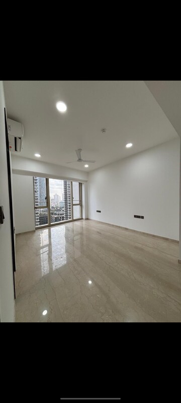 Room in 2 BHK Apartment at Lodha The Park Tower 6, Worli – for Rent